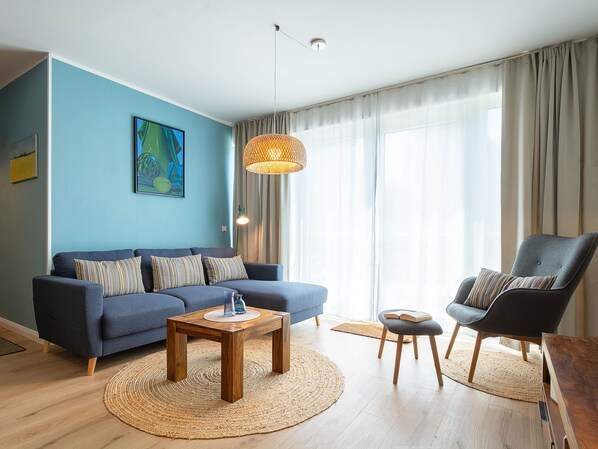 Unclassified image, 1 of 33, button