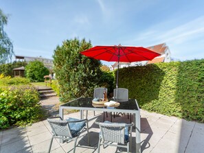 Unclassified image, 3 of 33, button