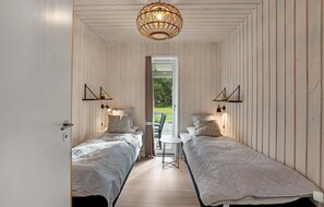 8 bedrooms, travel cot, free WiFi