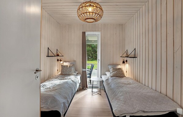 8 bedrooms, travel cot, free WiFi