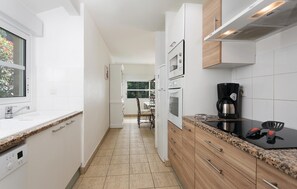 Fridge, dishwasher, coffee/tea maker