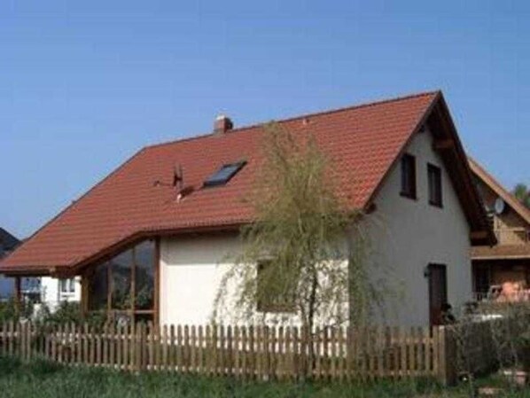 Unclassified image, 1 of 11, button