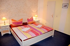 1 bedroom, travel crib, WiFi, bed sheets - 04 Double Room - Villa in the Baltic Sea resort Baabe (Baabe)