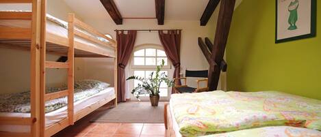2 habitaciones, cuna de viaje, wifi y ropa de cama