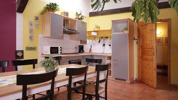 Kühlschrank, Mikrowelle, Ofen, Geschirrspüler