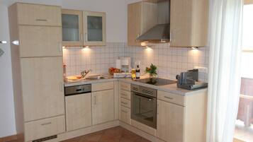 Réfrigérateur, four, lave-vaisselle, cafetiÚre/bouilloire