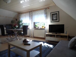 Télévision, cheminée