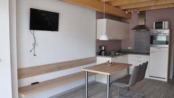 Kühlschrank, Mikrowelle, Ofen, Geschirrspüler