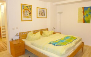 2 bedrooms, travel crib, WiFi, bed sheets