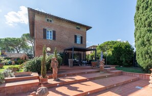 المنطقة المحيطة بالمنشأة