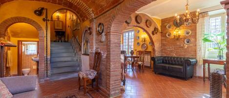 Kamin, Tischtennisplatte