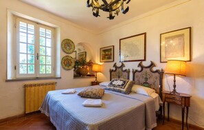 6 bedrooms, travel cot, free WiFi - Beautiful home in Castiglione del Lago (Castiglione del Lago)