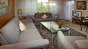 Unclassified image, 3 of 16, button