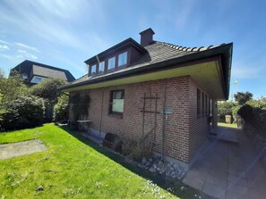 Unclassified image, 2 of 16, button