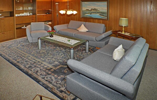 Imagen sin descripción, 1 de 16, botón