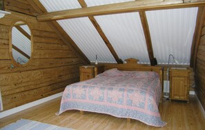 4 makuuhuonetta, vauvan matkasänky