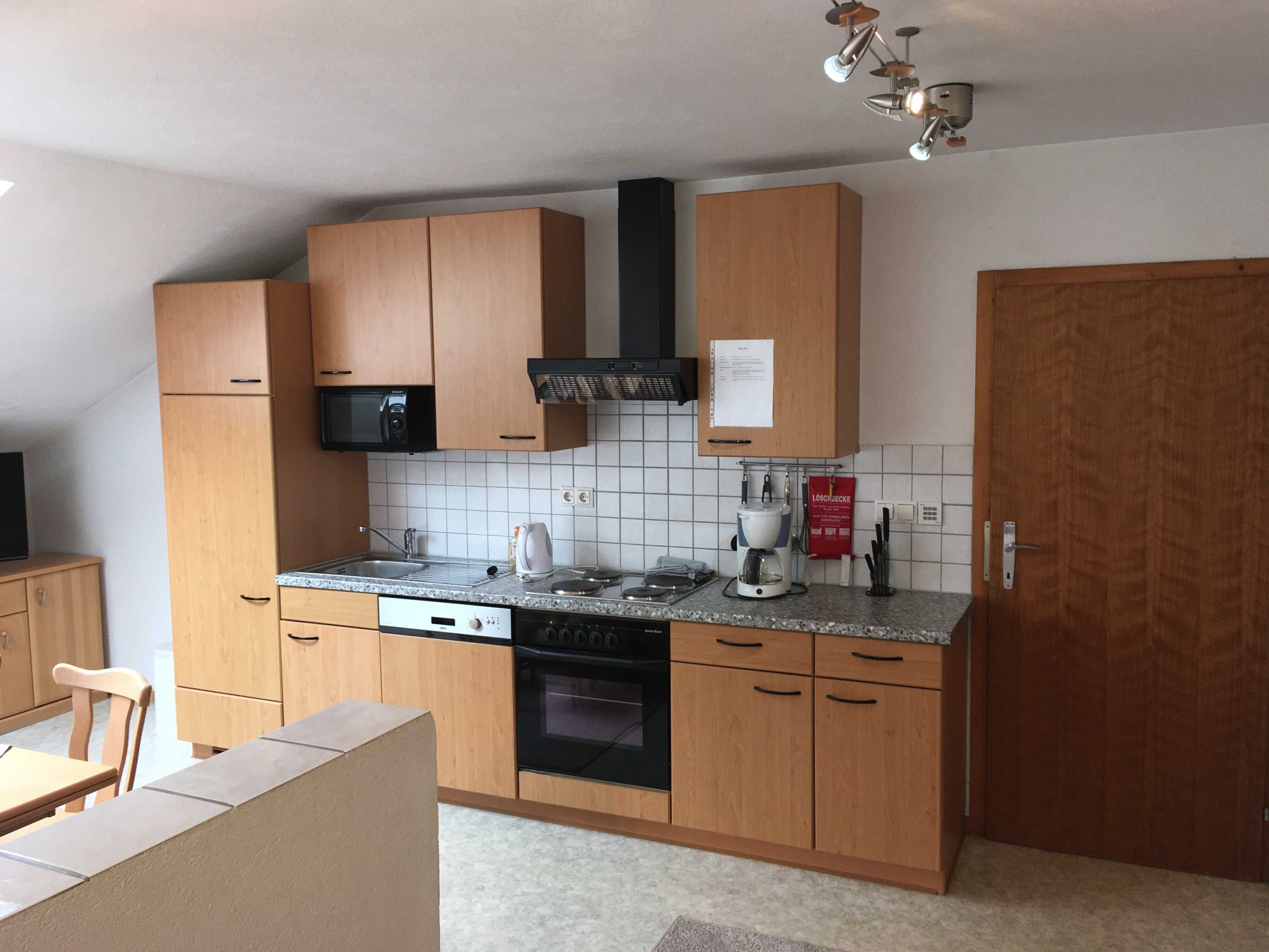 Kühlschrank, Mikrowelle, Ofen, Geschirrspüler