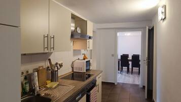 KĂŒhlschrank, Mikrowelle, Ofen, GeschirrspĂŒler