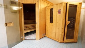 A sauna room with wooden walls, a bench, and a control panel. - Beach Park Heringsdorf - near the beach / first row - apartment 3. 24 (Heringsdorf)