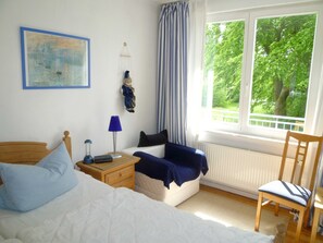 2 室のベッドルーム、デスク、旅行用ベビーベッド、WiFi