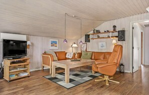 TV, fireplace, stereo