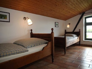 2 chambres, lit de bébé portatif, Wi-Fi, literie fournie