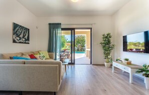 TV - Gorgeous home in Premantura with WiFi (Premantura)