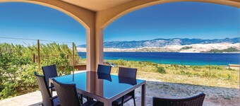 Stunning home in Pag with WiFi