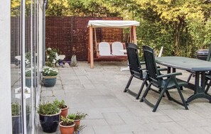 Outdoor dining - 3 bedroom cozy home in Thyholm (Thyholm)