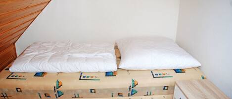 2 bedrooms, travel crib, WiFi, bed sheets