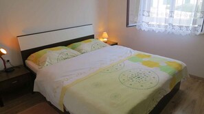 1 bedroom, WiFi - Holiday apartment with air conditioning and internet access (Malinska)