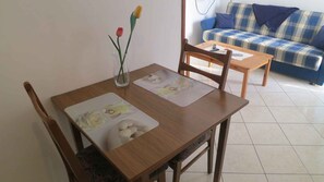 Dining - Holiday apartment with air conditioning and internet access (Malinska)