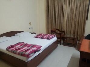 1 bedroom, in-room safe, desk, iron/ironing board