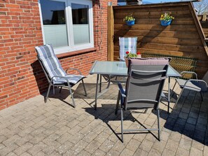 Unclassified image, 4 of 18, button