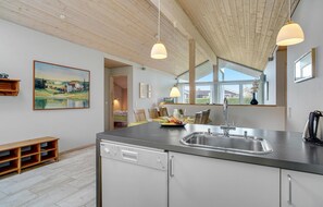 Fridge, stovetop, dishwasher, coffee/tea maker - 3 bedroom amazing home in Nakskov (Nakskov)