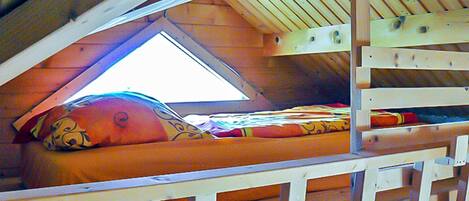 3 soverom, reiseseng for barn og sengetøy