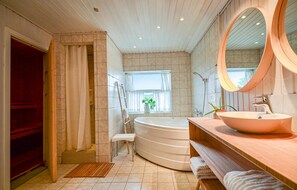 Shower - Beach front home in Ebeltoft with sauna (Ebeltoft)