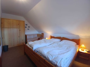 2 chambres, fer et planche à repasser, lit parapluie, Wi-Fi