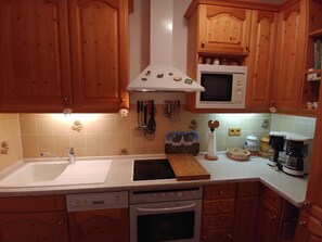 Frigorifero, microonde, forno, lavastoviglie