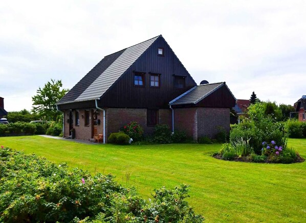 Unclassified image, 1 of 17, button