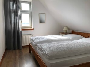 2 多间卧室、旅行婴儿床、WiFi、床单