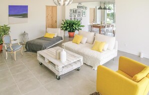 DVD-Player, Tischfußball, Tischtennisplatte