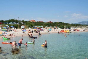 Beach nearby - Studio with air conditioning and terrace (Šilo)