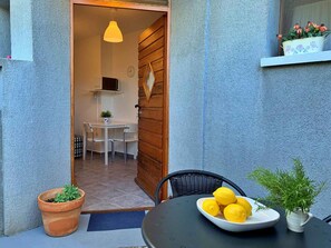 Outdoor dining - Studio with air conditioning and terrace (Šilo)