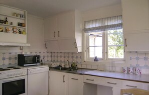 Kühlschrank, Mikrowelle, Herdplatte, Geschirrspüler