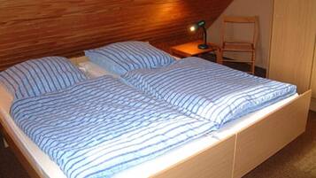 2 bedrooms, travel crib, WiFi