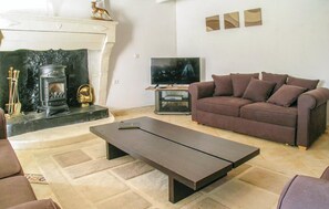 Reproductor de DVD y futbolito 