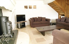 TV, lettore DVD, tavolo da calcetto