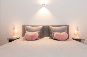 1 chambre, coffres-forts dans les chambres, fer et planche à repasser