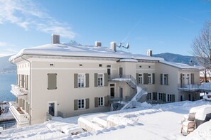 المنشأة من الخارج